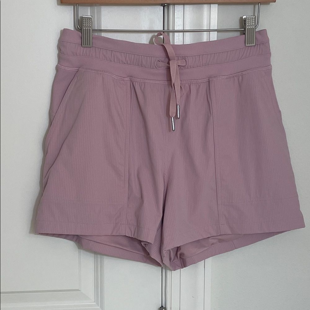 NWOT Lululemon Dance Studio High Rise Shorts 3.5”